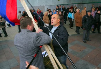 Под стенами мэрии