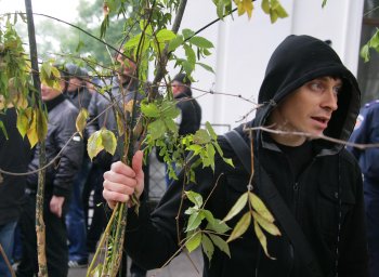 Под стенами мэрии