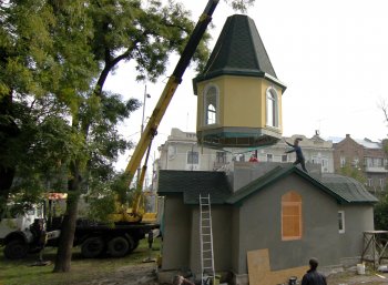 На месте возрождаемого храма появилась часовня
