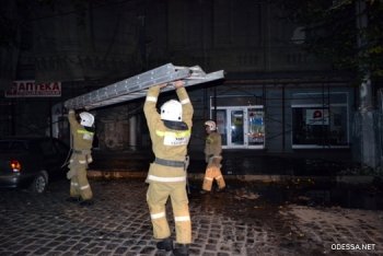 В Одессе снова полыхал Дом Руссова: Что скажет власть? (фото, видео)