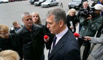 Инвесторы недостроев пикетировали облгосадминистрацию