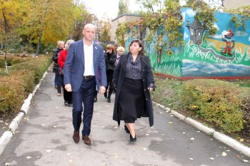 Геннадий Труханов познакомился с работой детских садов