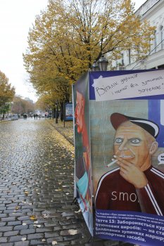 Одесситам сегодня показали, что курят в общественных местах только жлобы