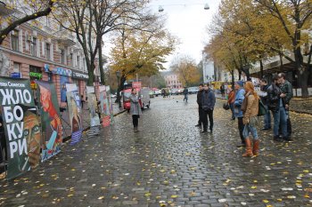 Одесситам сегодня показали, что курят в общественных местах только жлобы
