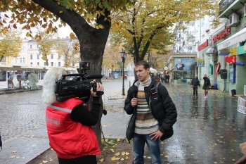 Одесситам сегодня показали, что курят в общественных местах только жлобы