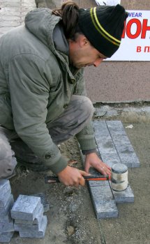 В Одессе меняют плитку на Дерибасовской
