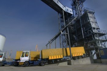 Одесский зерновой терминал - крупнейший на Черном море (фото)