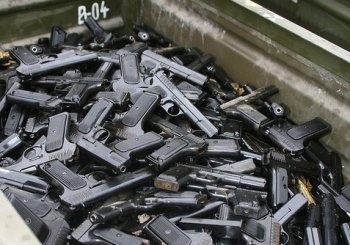 Одесситов просят нести оружие в милицию