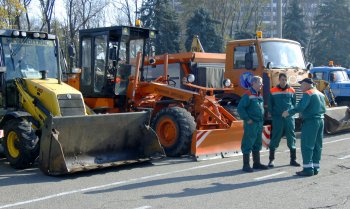 Как одесские спасатели на сухом асфальте снег искали (фоторепортаж)