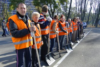 Как одесские спасатели на сухом асфальте снег искали (фоторепортаж)