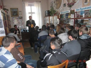 В библиотеке Одессы прошел урок мира, приуроченный 69-й годовщине освобождения Украины