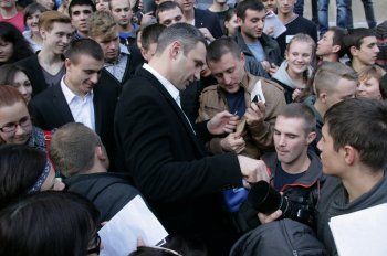 Кличко в Одессе: Фотосессия под  тыквы