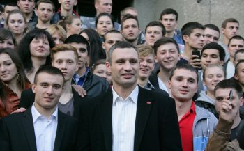 Кличко в Одессе: Фотосессия под  тыквы