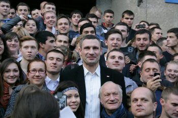 Кличко в Одессе: Фотосессия под  тыквы