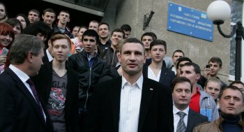 Кличко в Одессе: Фотосессия под  тыквы