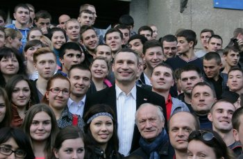 Кличко в Одессе: Фотосессия под  тыквы