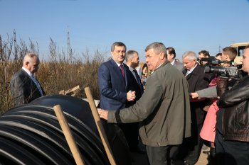На Куяльнике  начаты работы по прокладке труб для заполнения его водой
