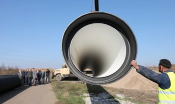 На Куяльнике  начаты работы по прокладке труб для заполнения его водой