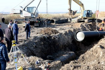 На Куяльнике  начаты работы по прокладке труб для заполнения его водой