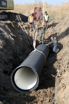 На Куяльнике  начаты работы по прокладке труб для заполнения его водой