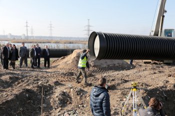 На Куяльнике  начаты работы по прокладке труб для заполнения его водой