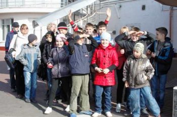 Отрыв шасси самолета от взлетной полосы вызвал восторг у юных одесситов (фото)