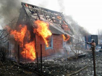 Под Одессой участились пожары в дачных домах