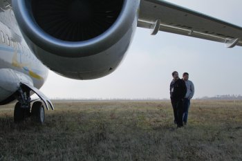 В одесском аэропорту самолет сенсационно сел на грунт 2 раза