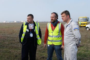 В одесском аэропорту самолет сенсационно сел на грунт 2 раза