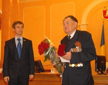 Олег Брындак вручил почетные награды Одесского городского головы ветеранам войны
