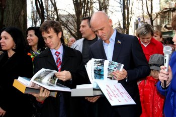 Могут, когда хотят: силами ЖКС в одесском дворе сделали реконструкцию (фото)