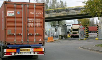 Причина очереди в портах из-за длительного скарирования GPS-пломб