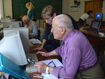 Одесские пенсионеры массово идут на компьютерные курсы