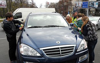 Одесские водители получили «Зеленую ленту безопасности» (фото)