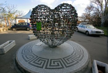 Два года архитектурной инсталляции «Влюбленное сердце» в Одессе (фото)