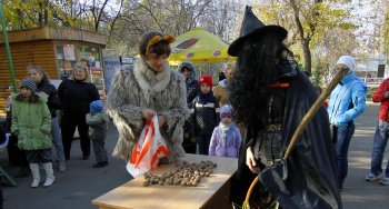 Маленькие одесситы провели сегодняшний день с Бабой Ягой