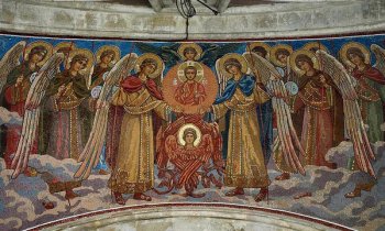 Сегодня престольный праздник отмечает храм Свято-Архангело-Михайловского монастыря