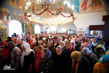 Сегодня престольный праздник отмечает храм Свято-Архангело-Михайловского монастыря