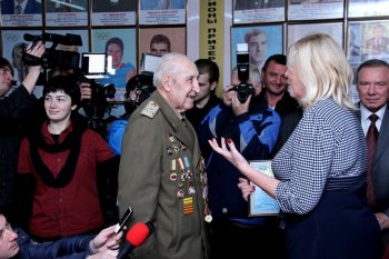 Олег Брындак поздравил с 90-летием двукратного чемпиона мира по стендовой стрельбе Юрия Никандрова
