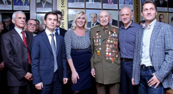 Олег Брындак поздравил с 90-летием двукратного чемпиона мира по стендовой стрельбе Юрия Никандрова