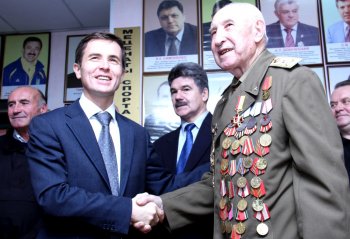 Олег Брындак поздравил с 90-летием двукратного чемпиона мира по стендовой стрельбе Юрия Никандрова