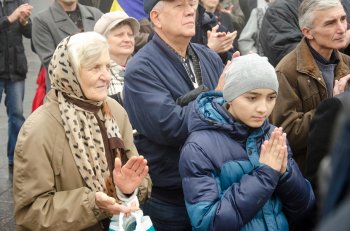Митинг в Одессе то чуть растет, то хорошо сдувается…