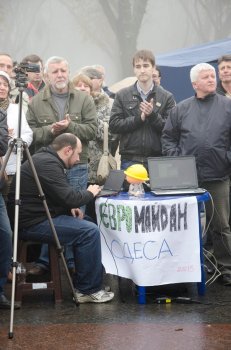 Митинг в Одессе то чуть растет, то хорошо сдувается…