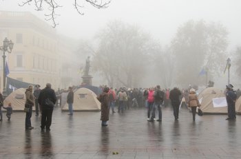 Митинг в Одессе то чуть растет, то хорошо сдувается…