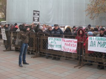Перед мэрией собрались одесситы