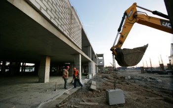 Новый терминал Одесского аэропорта строят на месте запущенного фруктового сада
