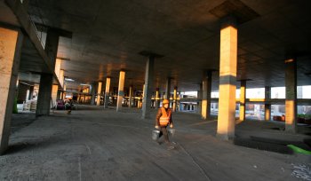 Новый терминал Одесского аэропорта строят на месте запущенного фруктового сада