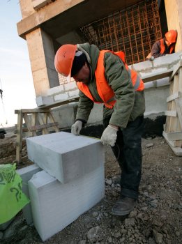 Новый терминал Одесского аэропорта строят на месте запущенного фруктового сада
