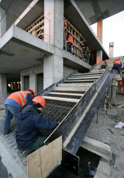 Новый терминал Одесского аэропорта строят на месте запущенного фруктового сада