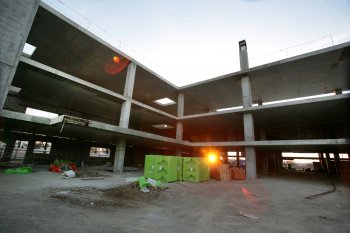Новый терминал Одесского аэропорта строят на месте запущенного фруктового сада